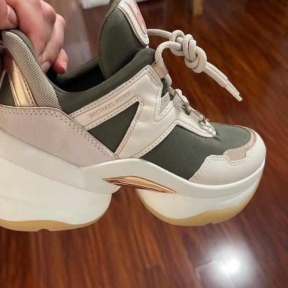 Like new! Only used once inside the house! - Picture 5 of 14